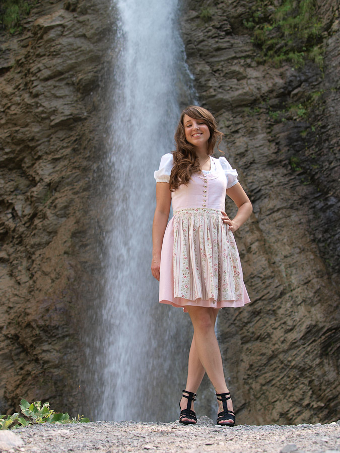 Dirndl-shooting mit Sandra und Raphaela 24.7.2012. 